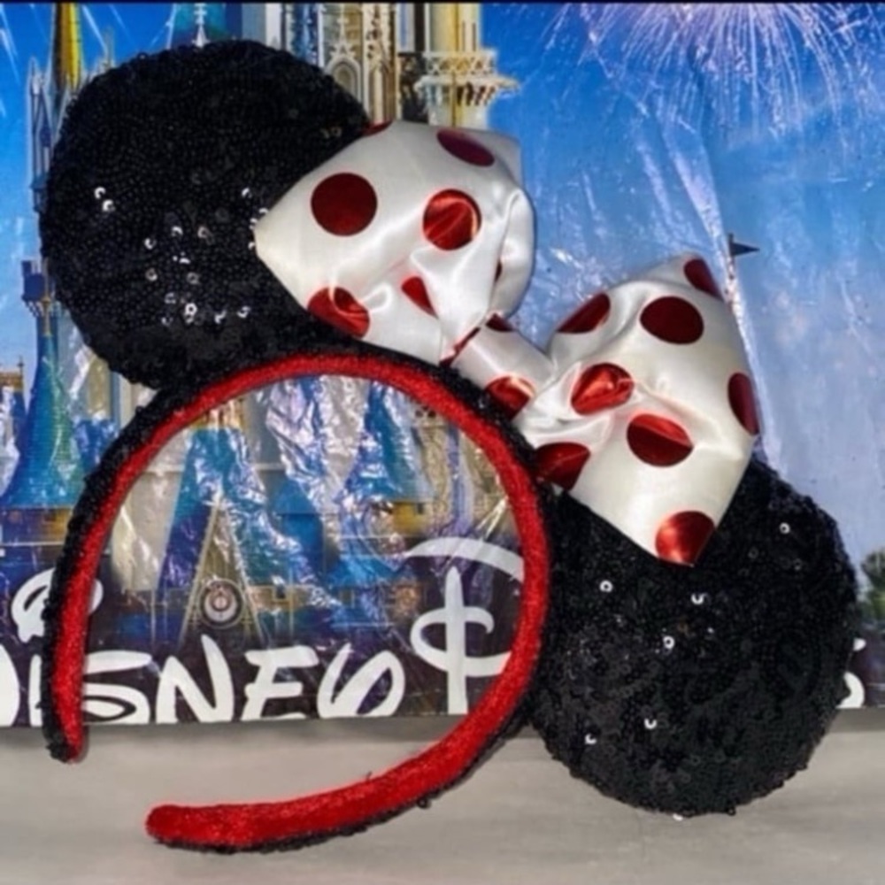 Disney parks Minnie Mouse polkadot Mickey ears